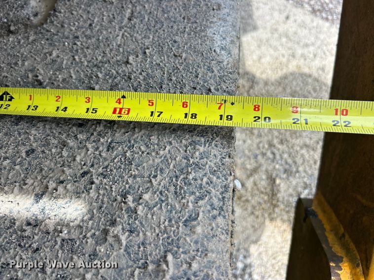 image for item FC2573 1999 Blaw-Knox PF-5510 paver