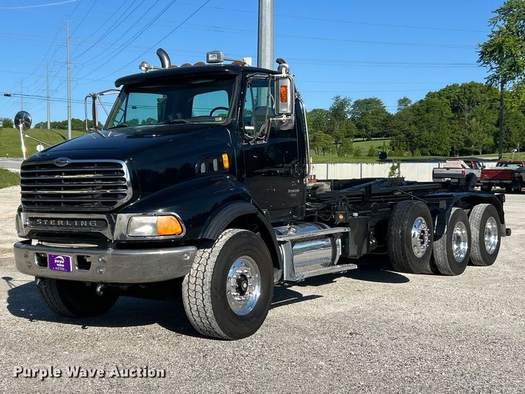 image for item FC2593 2007 Sterling L9500 roll-off container truck