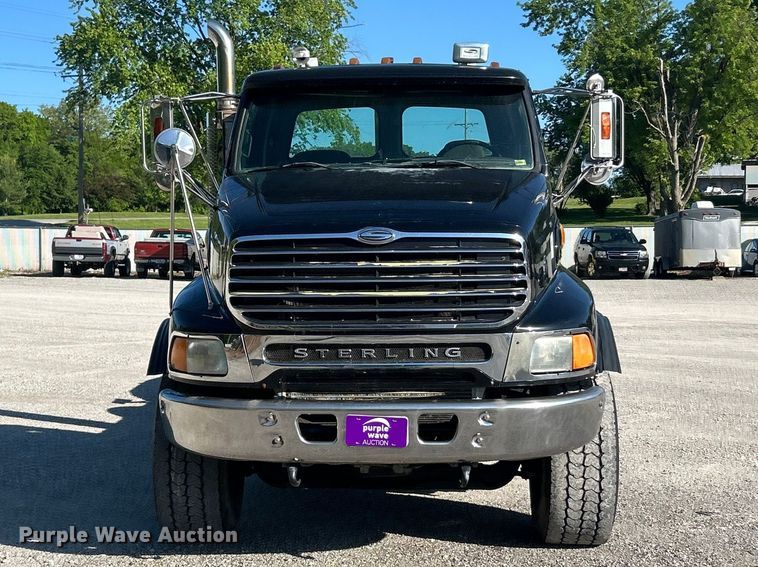 image for item FC2593 2007 Sterling L9500 roll-off container truck