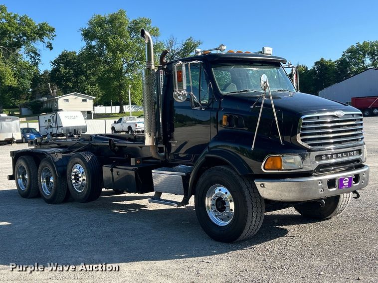 image for item FC2593 2007 Sterling L9500 roll-off container truck