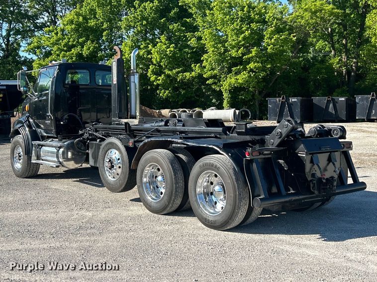 image for item FC2593 2007 Sterling L9500 roll-off container truck