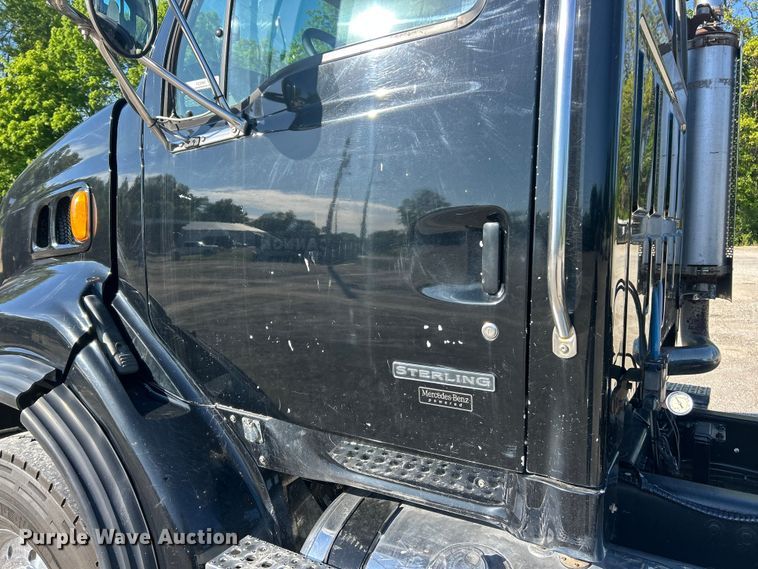 image for item FC2593 2007 Sterling L9500 roll-off container truck