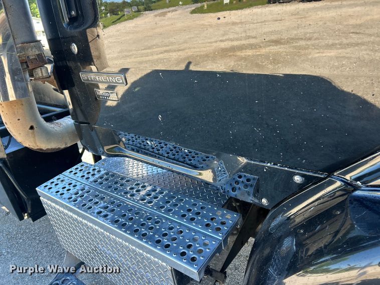 image for item FC2593 2007 Sterling L9500 roll-off container truck