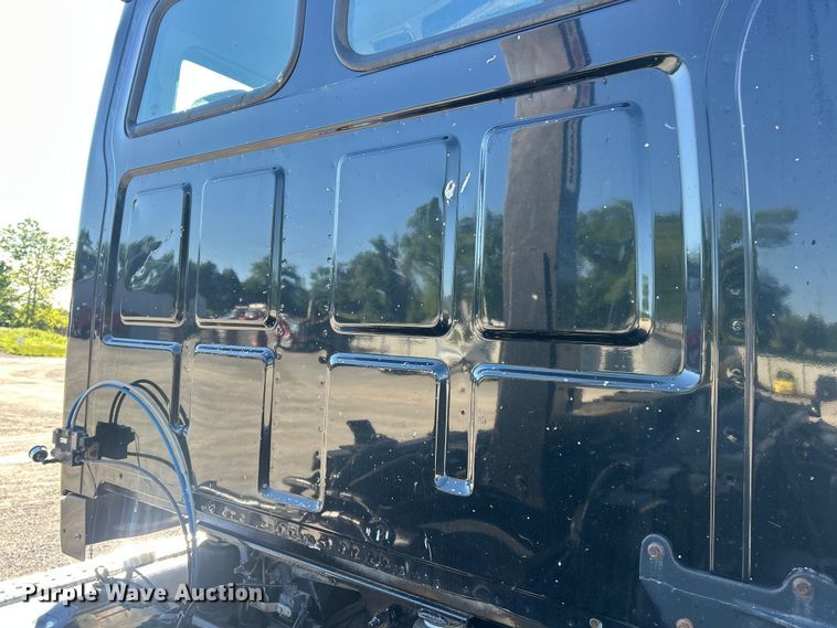 image for item FC2593 2007 Sterling L9500 roll-off container truck