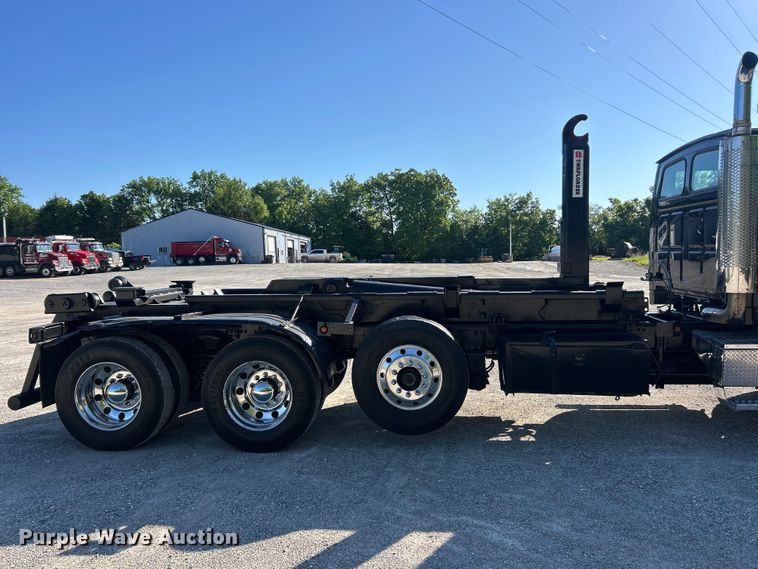 image for item FC2593 2007 Sterling L9500 roll-off container truck