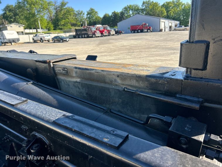 image for item FC2593 2007 Sterling L9500 roll-off container truck