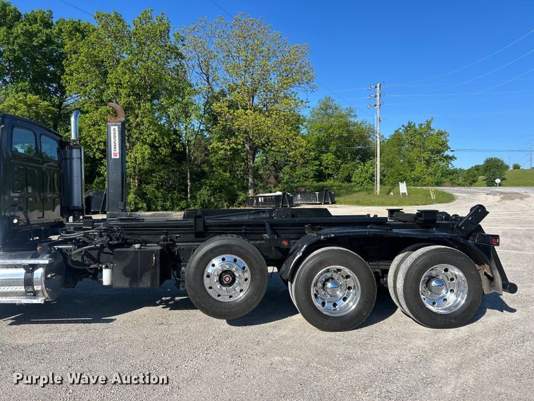 image for item FC2593 2007 Sterling L9500 roll-off container truck