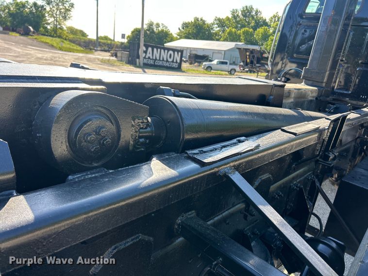 image for item FC2593 2007 Sterling L9500 roll-off container truck