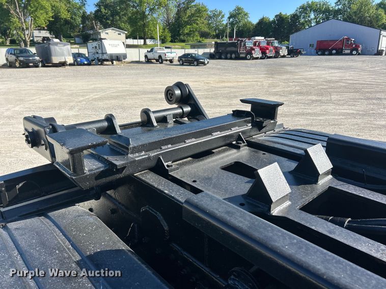 image for item FC2593 2007 Sterling L9500 roll-off container truck