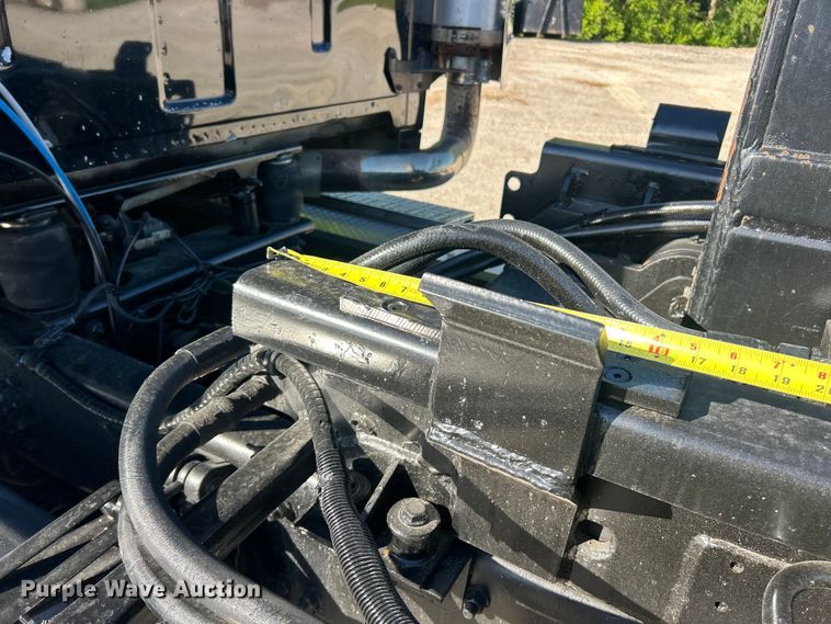 image for item FC2593 2007 Sterling L9500 roll-off container truck