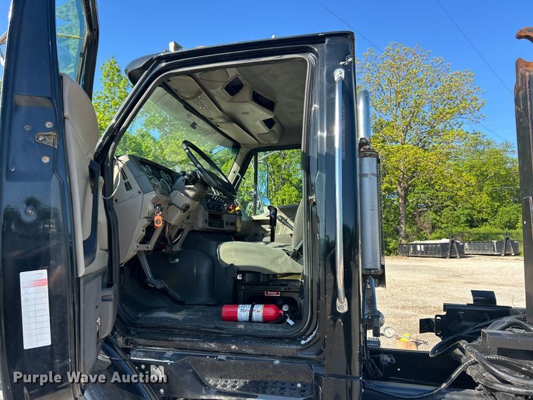 image for item FC2593 2007 Sterling L9500 roll-off container truck
