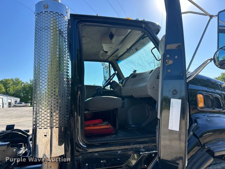 image for item FC2593 2007 Sterling L9500 roll-off container truck
