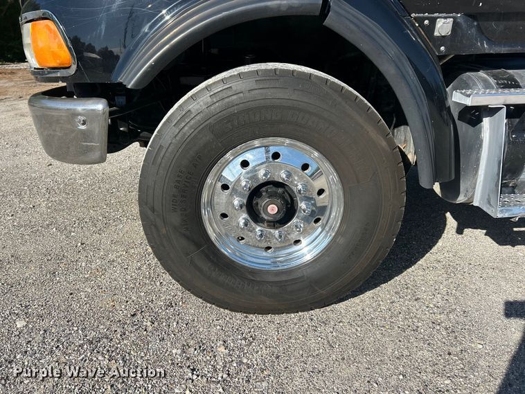 image for item FC2593 2007 Sterling L9500 roll-off container truck