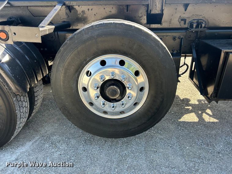 image for item FC2593 2007 Sterling L9500 roll-off container truck