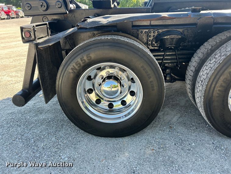 image for item FC2593 2007 Sterling L9500 roll-off container truck