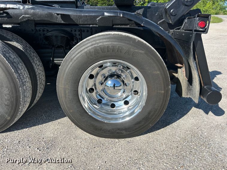 image for item FC2593 2007 Sterling L9500 roll-off container truck