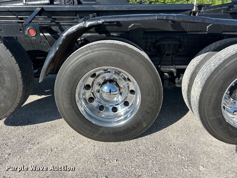 image for item FC2593 2007 Sterling L9500 roll-off container truck