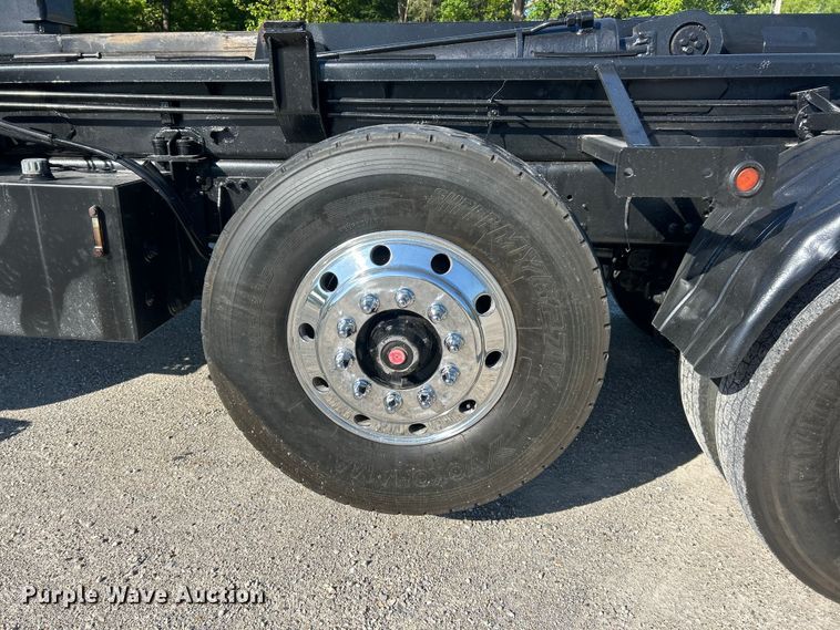 image for item FC2593 2007 Sterling L9500 roll-off container truck