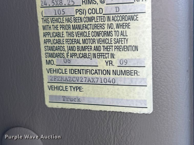 image for item FC2593 2007 Sterling L9500 roll-off container truck