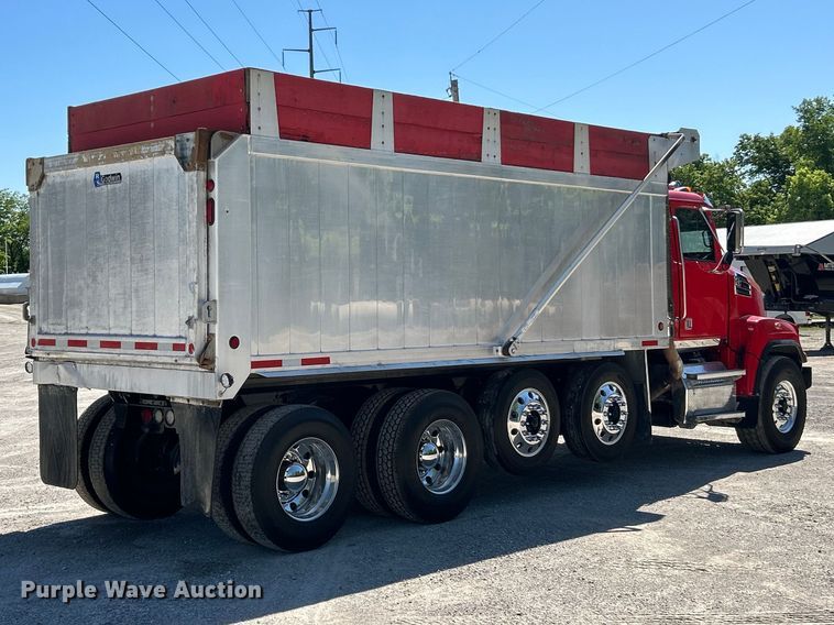 image for item FC2594 2020 Western Star 4700SF dump truck