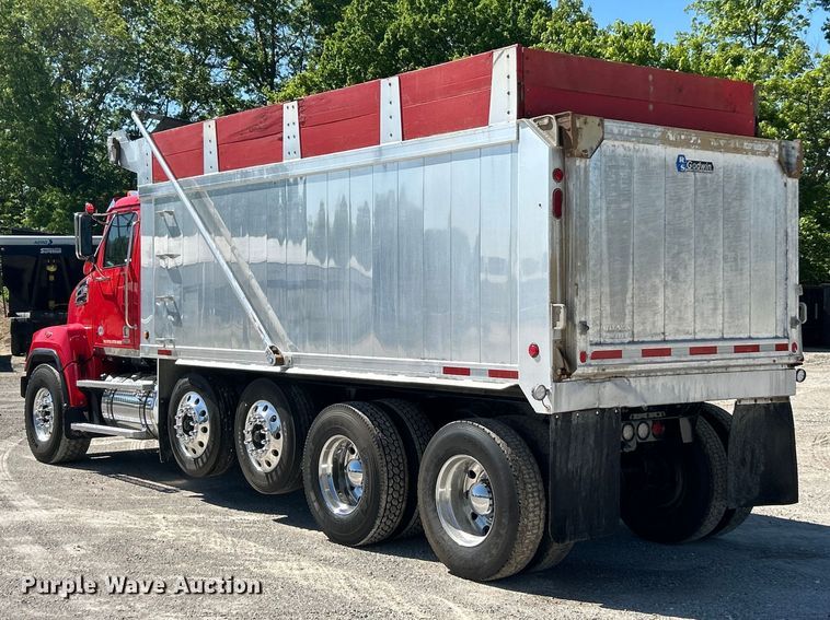 image for item FC2594 2020 Western Star 4700SF dump truck