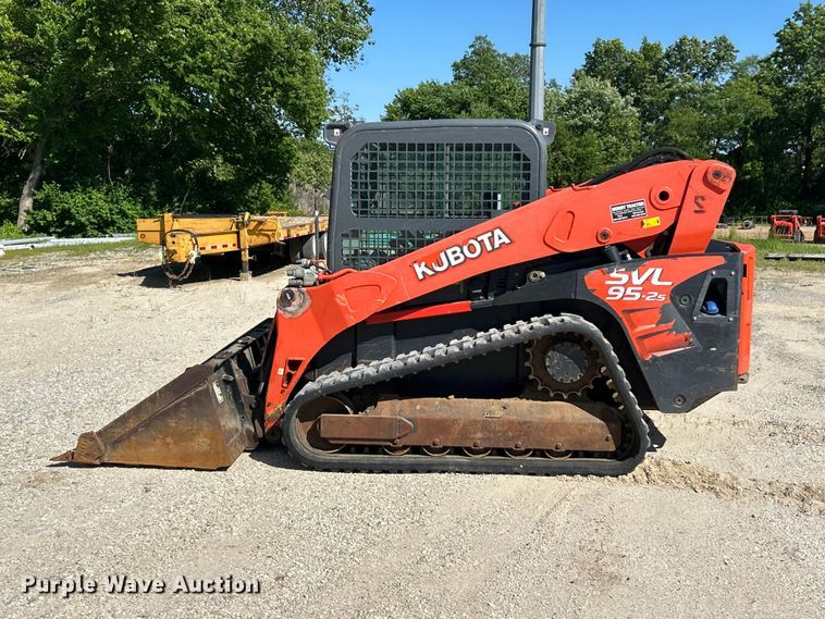 image for item FC2607 2020 Kubota SVL95-2S tracked skid steer loader