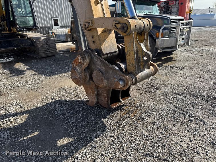 image for item FC3053 Excavator pulverizer