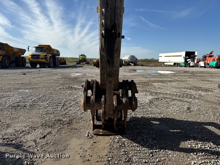 image for item FC3053 Excavator pulverizer