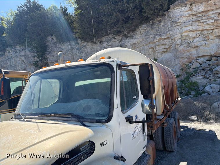image for item FC3067 2007 Freightliner M2 water truck