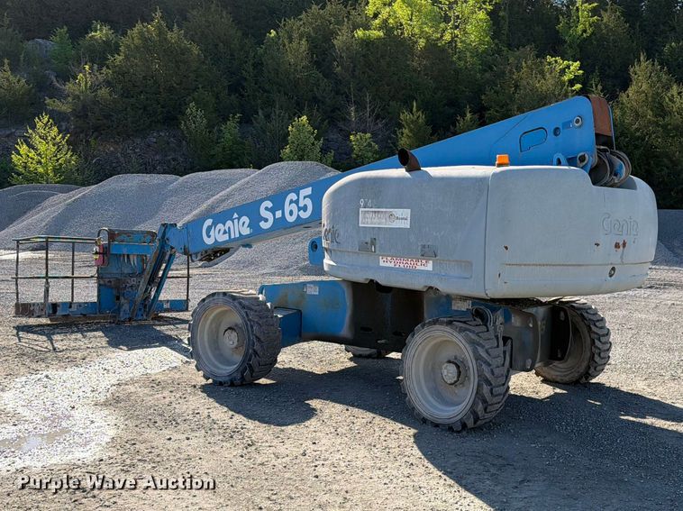 image for item FC3068 2007 Genie S-65 boom lift