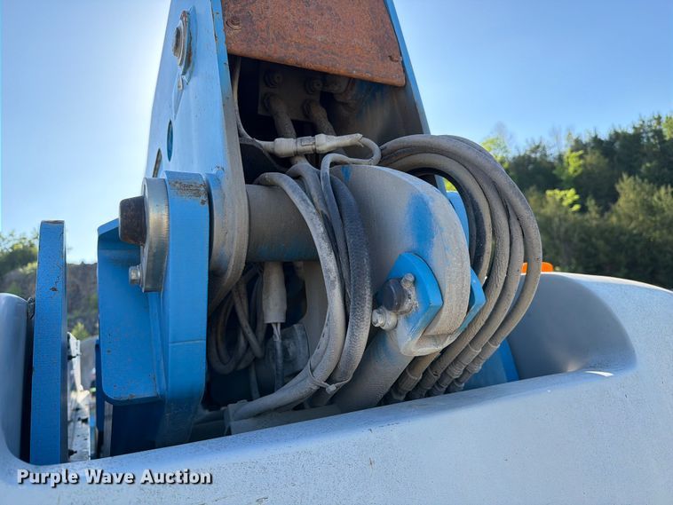 image for item FC3068 2007 Genie S-65 boom lift