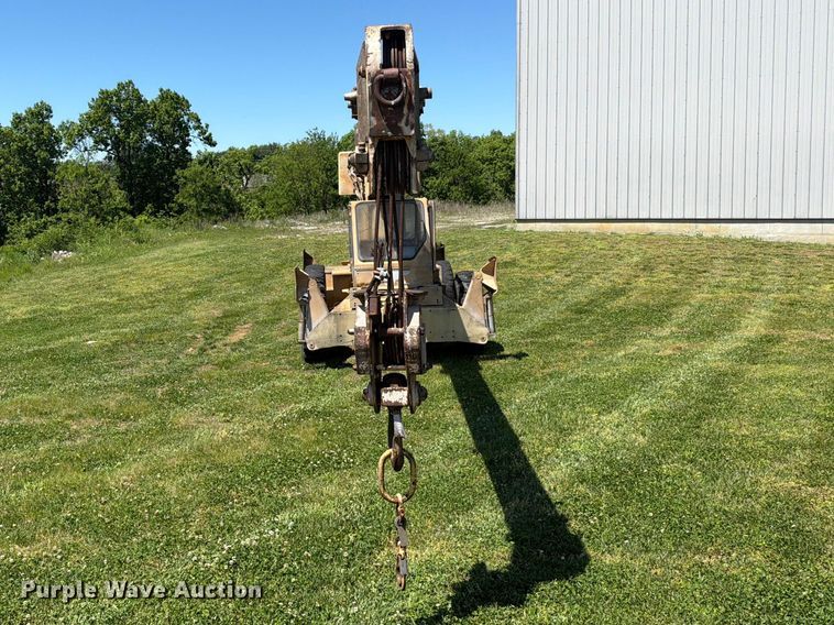 image for item FC3074 1966 Galion 150 crane