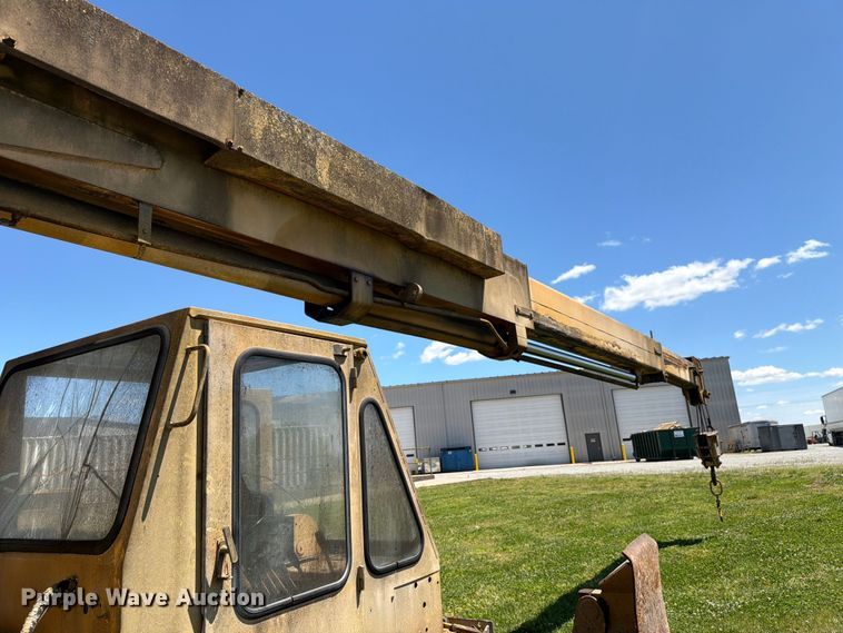 image for item FC3074 1966 Galion 150 crane