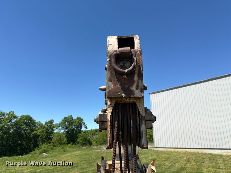 image for item FC3074 1966 Galion 150 crane