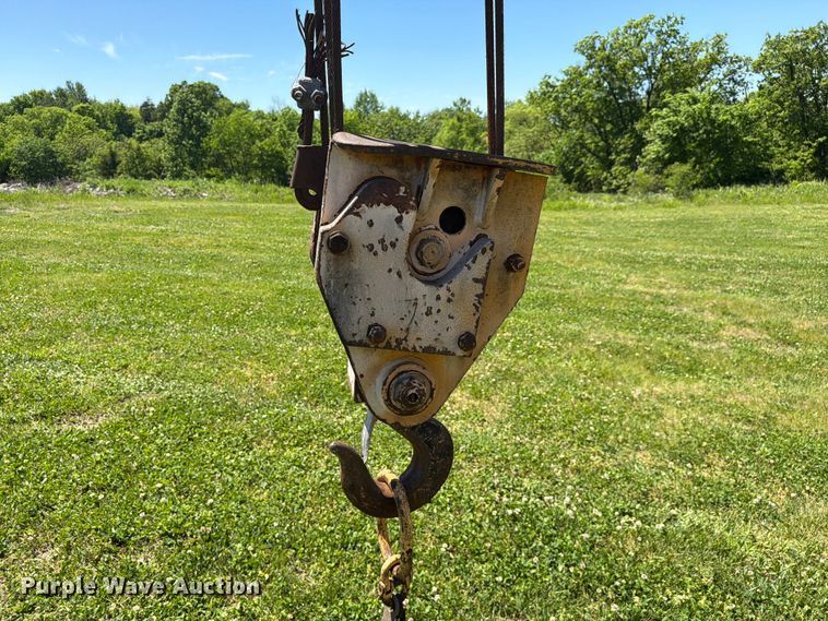 image for item FC3074 1966 Galion 150 crane