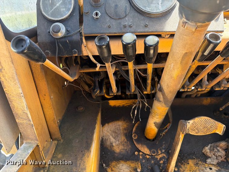 image for item FC3074 1966 Galion 150 crane