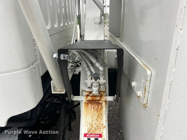 image for item FC5458 2014 Freightliner M2 forestry bucket truck