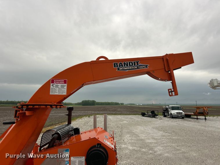 image for item FC5459 2019 Bandit 12XPC wood chipper