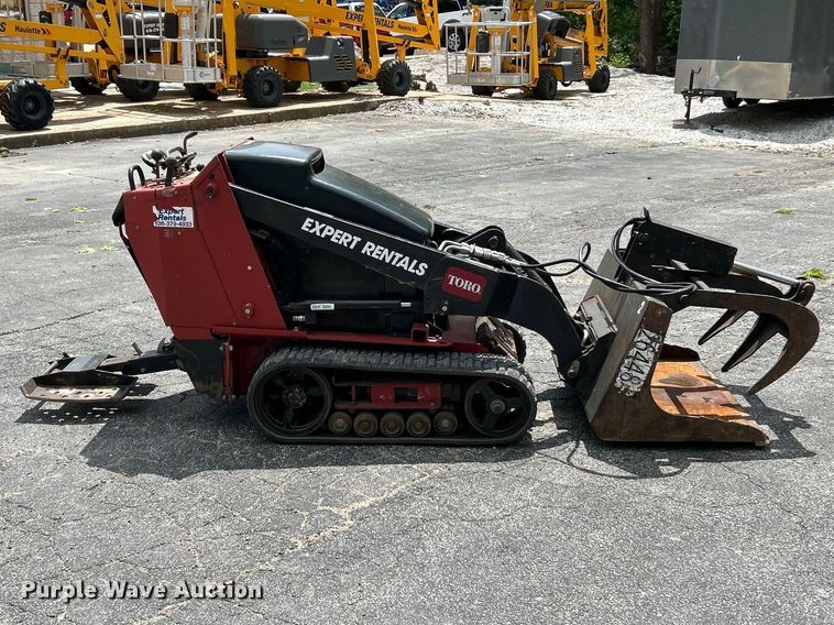 image for item FC5467 2019 Toro Dingo 22324 compact utility loader