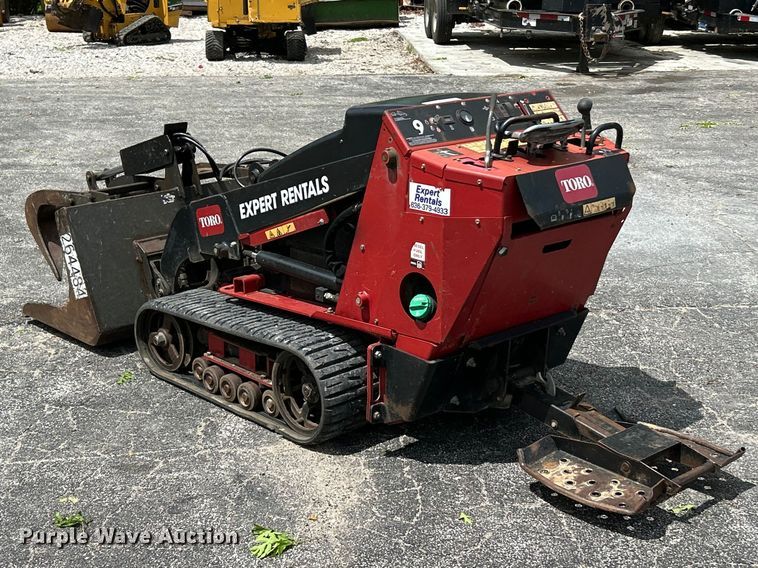image for item FC5467 2019 Toro Dingo 22324 compact utility loader
