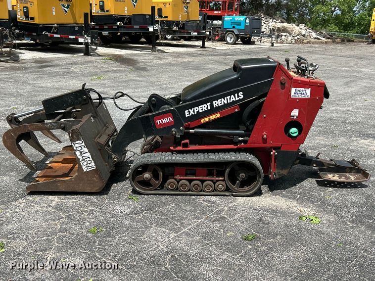 image for item FC5467 2019 Toro Dingo 22324 compact utility loader