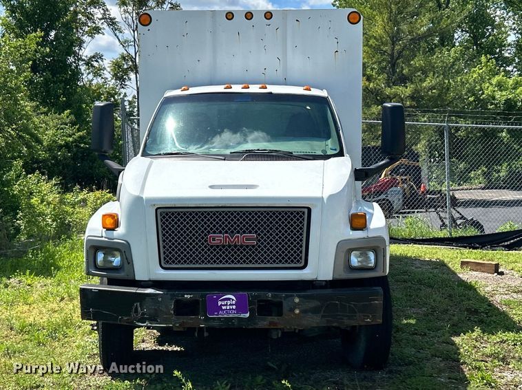 image for item FC5476 2004 GMC C8500 chipper truck