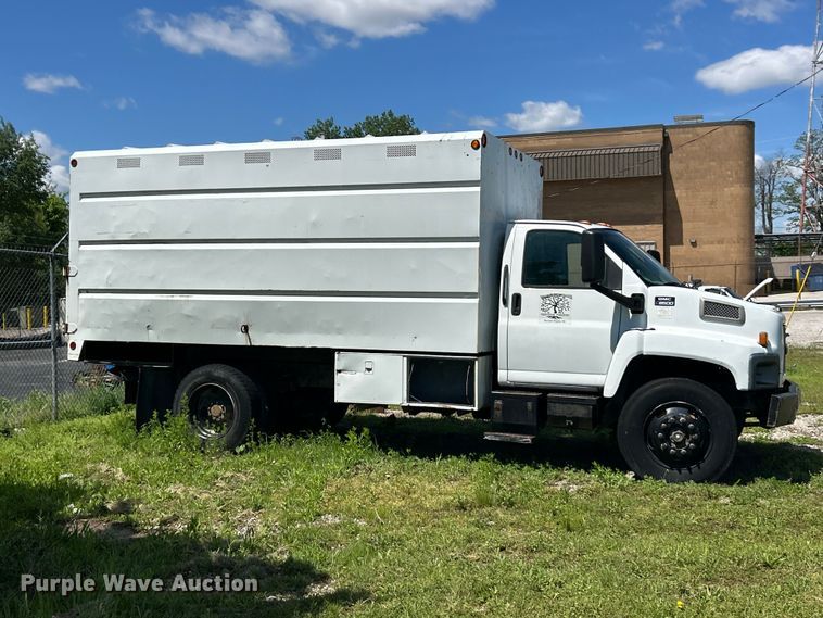 image for item FC5476 2004 GMC C8500 chipper truck