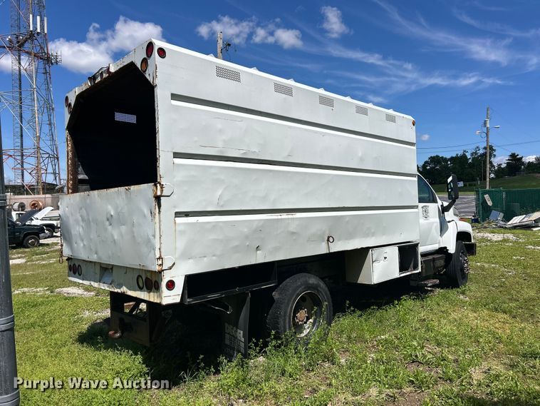 image for item FC5476 2004 GMC C8500 chipper truck