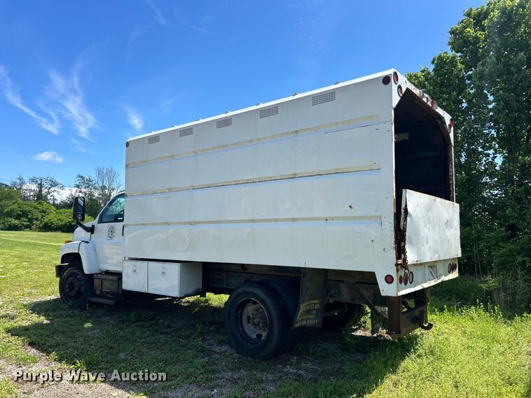 image for item FC5476 2004 GMC C8500 chipper truck