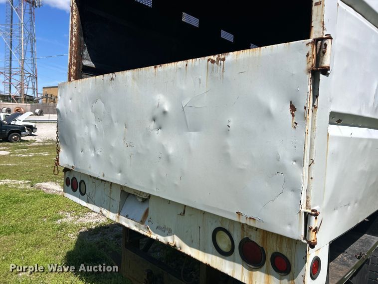 image for item FC5476 2004 GMC C8500 chipper truck