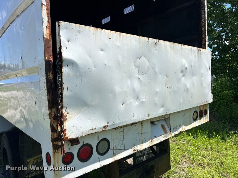 image for item FC5476 2004 GMC C8500 chipper truck
