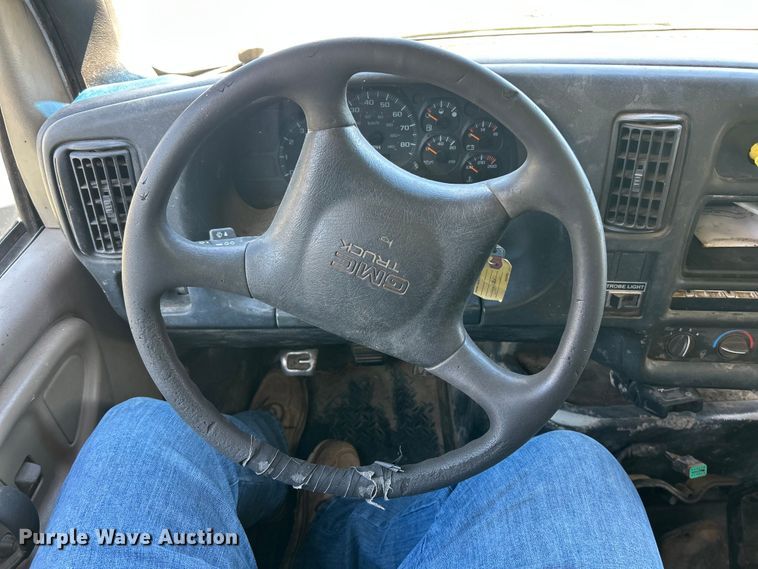 image for item FC5476 2004 GMC C8500 chipper truck