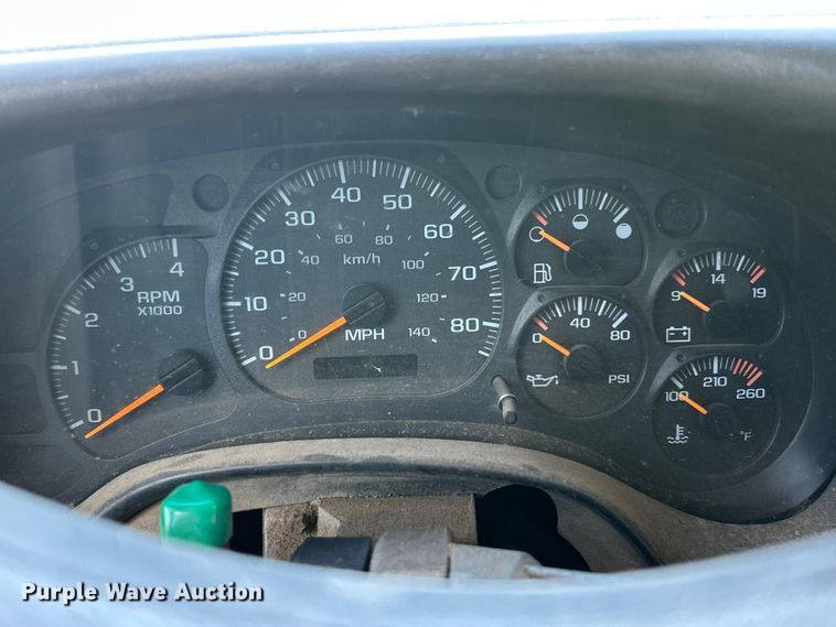 image for item FC5476 2004 GMC C8500 chipper truck