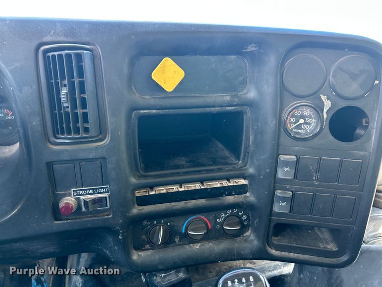image for item FC5476 2004 GMC C8500 chipper truck